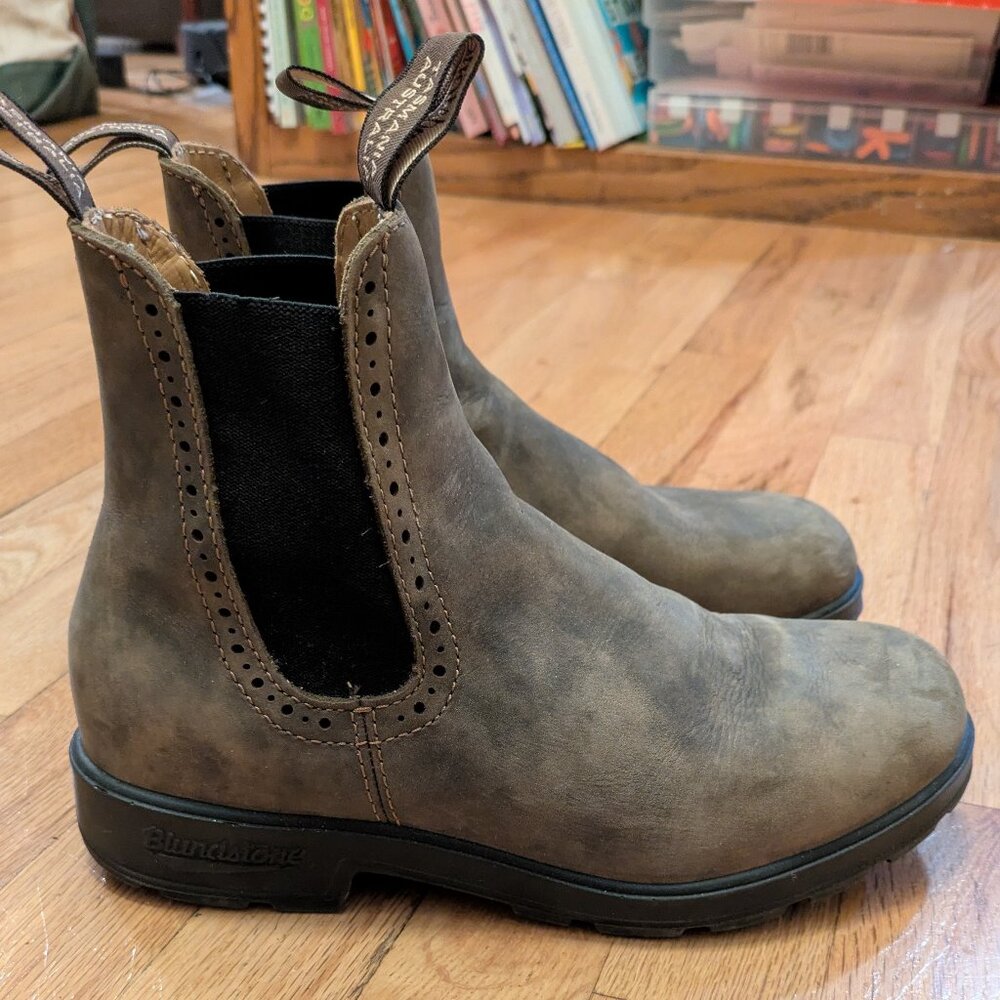 1351 Blundstones - like new! Size 8.5